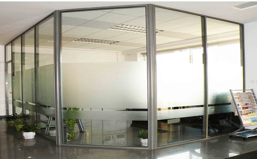 上海閔行吳涇工廠(chǎng)辦公室裝潢高隔間實(shí)拍圖